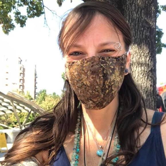 Meet your Posher, Lara - Picture 3 of 4